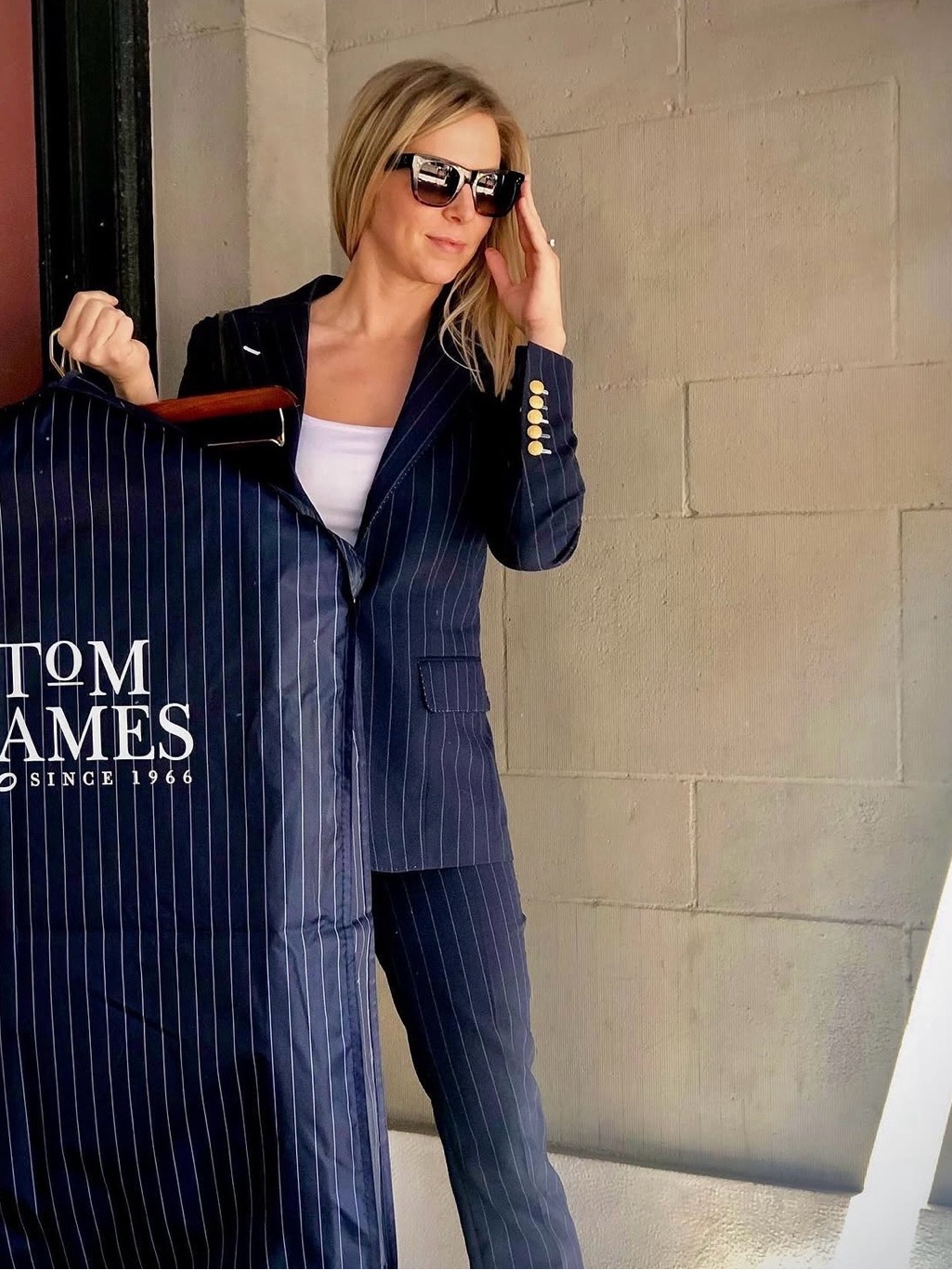 5 Ventura Tom James Garment Travel Bag - Navy Pinstripe